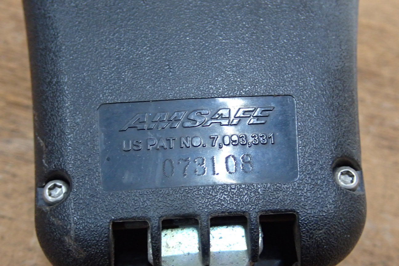 2009 JOHN DEERE GATOR XUV 620I SPECIAL EDITION SEAT BET LOCK