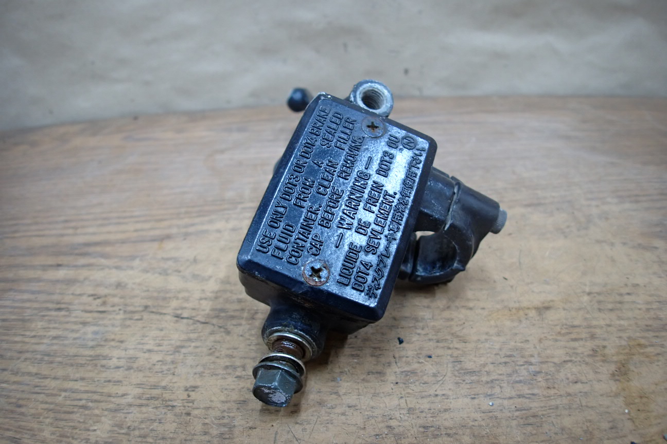 1985 HONDA MAGNA VF500C RIGHT HAND BRAKE MASTER CYLINDER | eBay