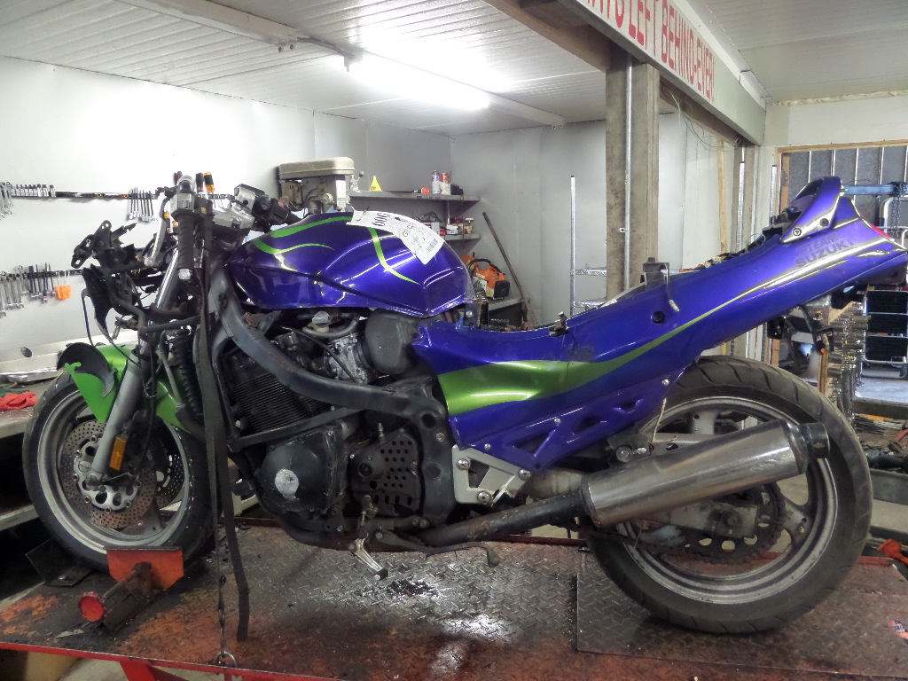 1989 SUZUKI GSX750F FOOT PEG H | eBay