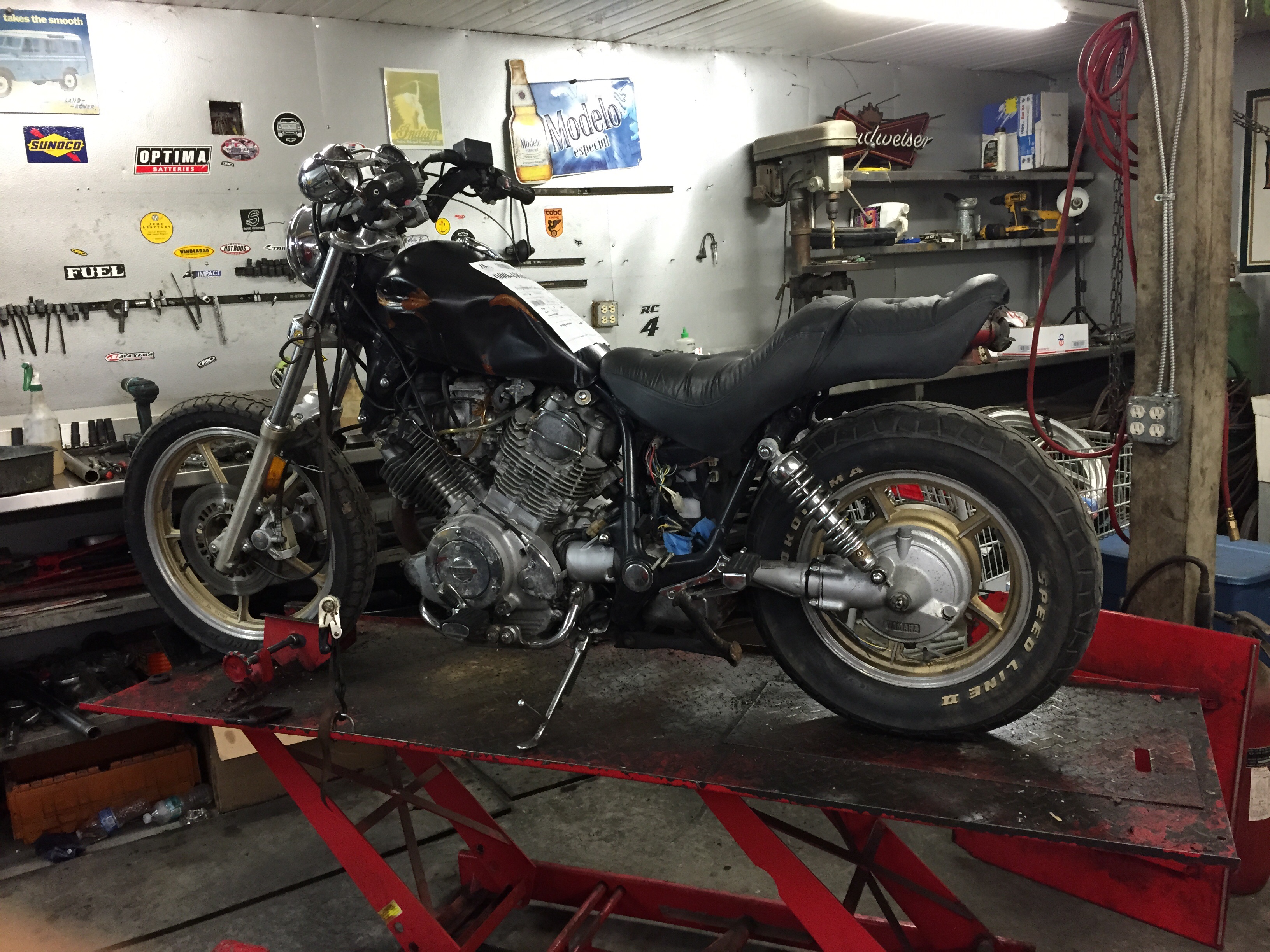 SHO 1985 YAMAHA XV700 VIRAGO FRONT RIGHT FOOT PEG MOUNT BAR BRACKET