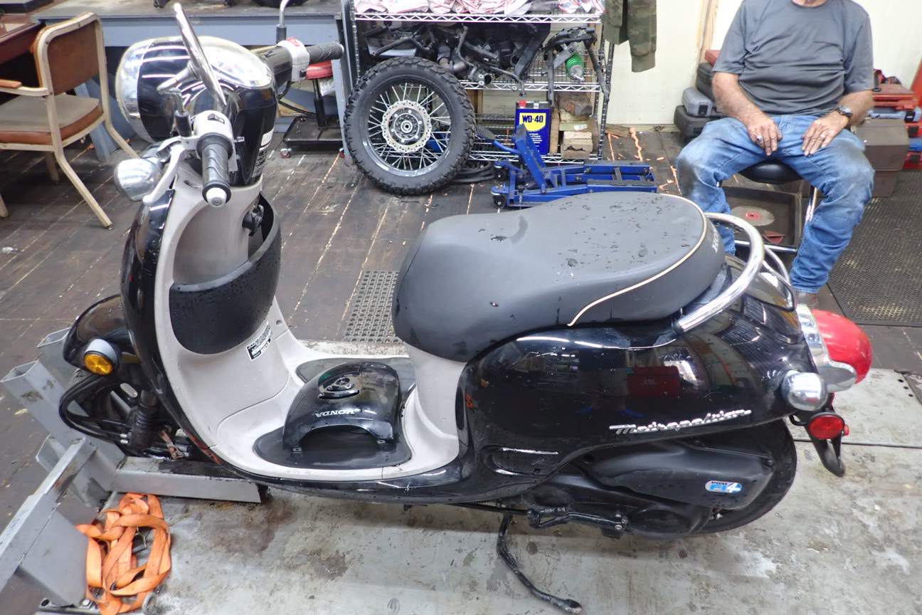 2013 HONDA NCH50 METROPOLITAN BATTERY TRAY FLOOR BOARD | eBay