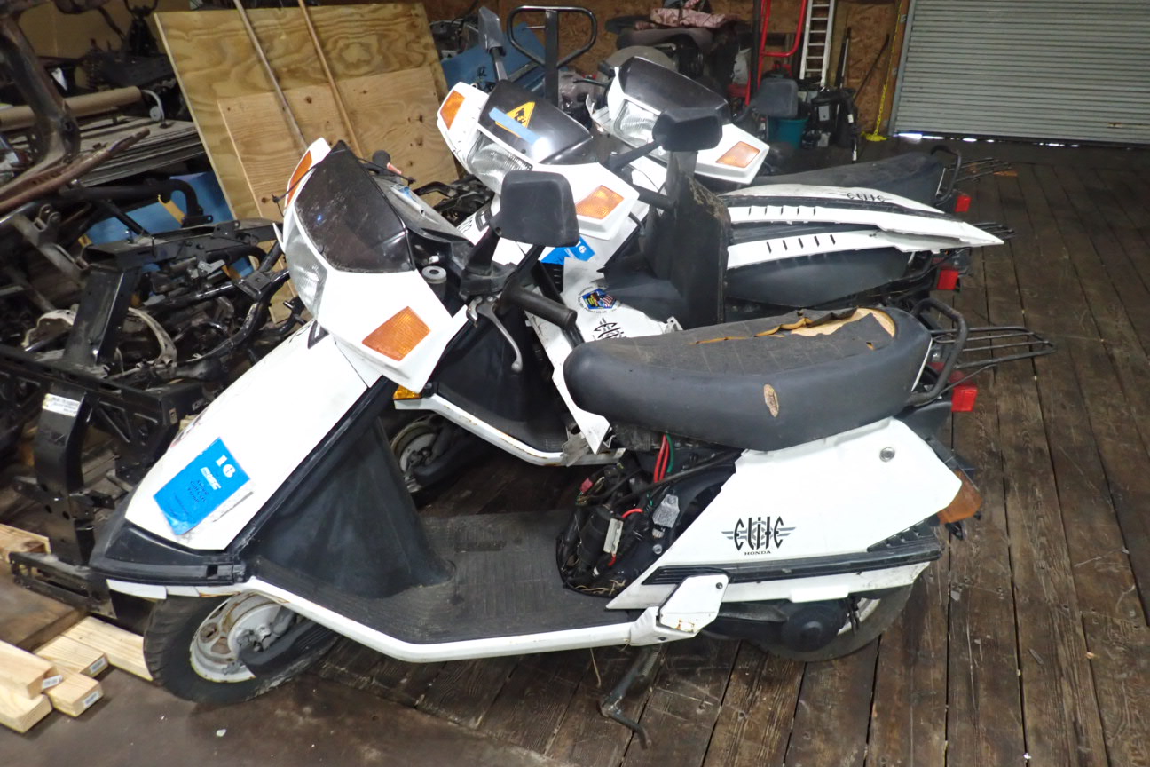 2001 HONDA CH80 ELITE HORN HOOD HINGE BRACKET 64321-GE0-000 | eBay