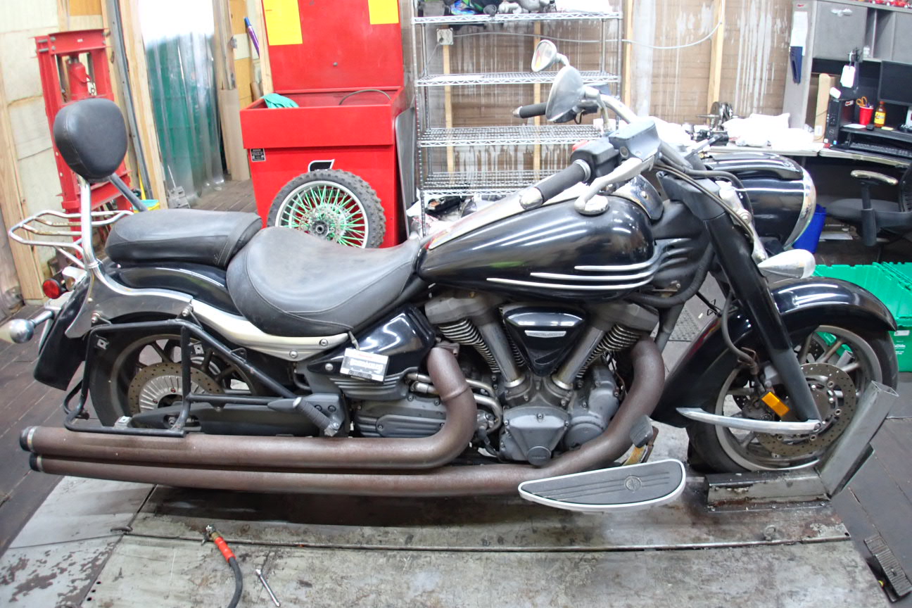 2007 YAMAHA XV1900CT STRATOLINER MIDNIGHT CHROME KICKSTAND SIDE